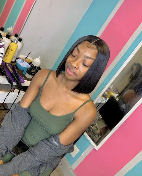 Quick Weave Styles, Quick Weave Bob, Cute Bob Hairstyles, Blonde Highlights On Dark Hair, Short Box Braids Hairstyles, Middle Part Hairstyles, Black Hair Extensions, Quick Weave Hairstyles, Dark Hair With Highlights