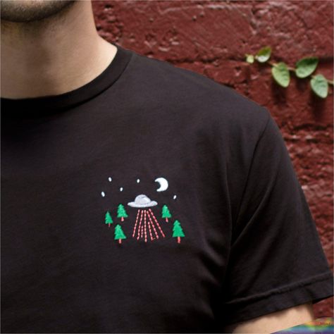 Embroidered Tshirt Mens, Hand Embroidery Tshirt Ideas, Embroidery Tee Shirts, T Shirt Embroidery Diy, T Shirt Embroidery Ideas, Hand Embroidery Shirt, Hand Embroidered Shirt, Diy Embroidery Shirt, Embroidery Green