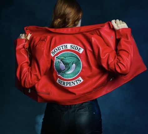 Riverdale Halloween Costumes, Cheryl Blossom Aesthetic, Southside Serpents, Riverdale Fashion, Fiery Red Hair, Cheryl Blossom Riverdale, Riverdale Aesthetic, Riverdale Cheryl, Blossom Season