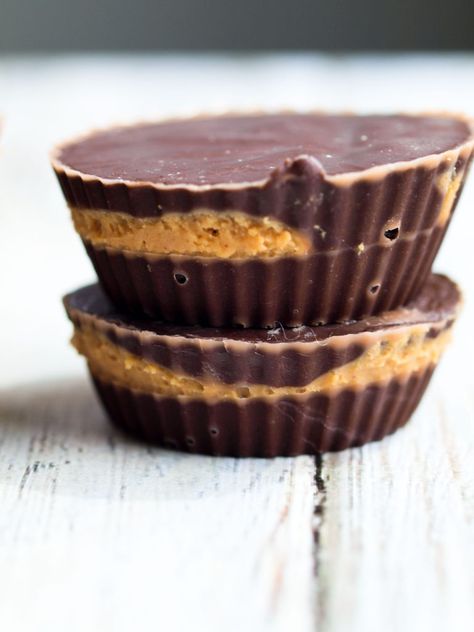 High Protein Peanut Butter, Healthy Low Calorie Snacks, Vegan Peanut Butter Cups, Healthy Peanut Butter Cups, Chocolate Covered Katie, Three Ingredient Recipes, Homemade Peanut Butter Cups, Reeses Cups, Sugar Free Vegan