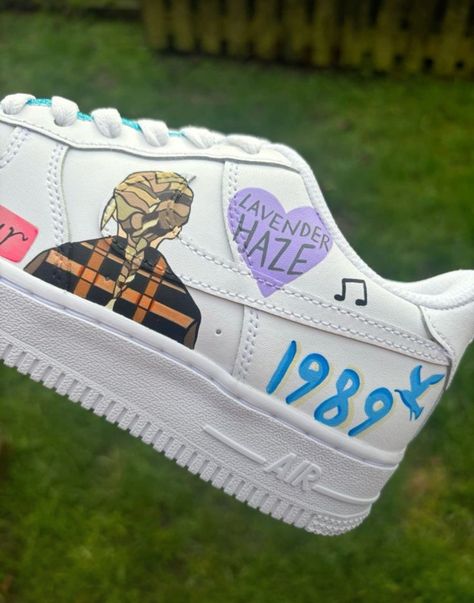 Aesthetic Nike Shoes Taylor Swift, Taylor Swift Nike Shoes, Taylor Swift Air Force 1, Eras Tour Sneakers, Taylor Swift Sneakers Diy, Taylor Swift Custom Shoes, Taylor Swift Sneakers, Taylor Swift Converse, Taylor Swift Shoes