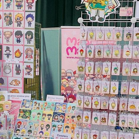 Jaz 💕 Enamel Pins & Art on Instagram: "Welcome to my stall! Starting off conventions for the year with ACME Glasgow ✧･ﾟ: * #animeconvention #comiccon #comicconvention #acmecomiccon #artistalley #artistalleytable #genshinimpact #animemerch #magicalmaidens" Art Convention, Art Stall, Anime Convention, Craft Stalls, Market Displays, Anime Expo, Artist Alley, Booth Display, Pin Art