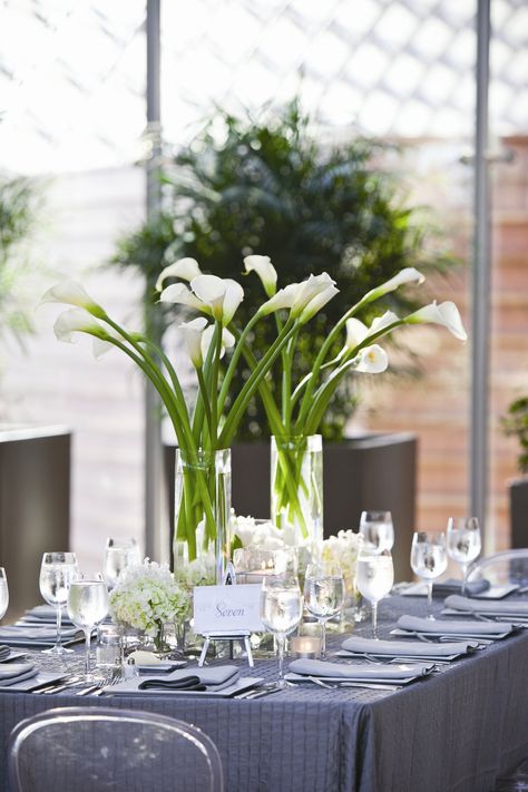 Calla Lillies Centerpieces, Calla Lily Wedding Centerpiece, Calla Lily Centerpieces, Lilies Wedding, Lily Centerpieces, Small Wedding Bouquets, White Weddings Reception, White Wedding Decorations, Calla Lily Wedding