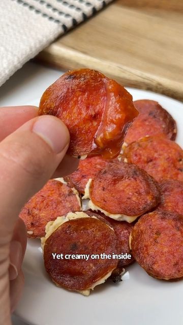 Pepperoni Cream Cheese, Pepperoni Bites, Cream Cheese Bites, Everything Bagel Seasoning, The Grease, Bagel Seasoning, Best Appetizer Recipes, Party Appetizers Easy, Bread Appetizers