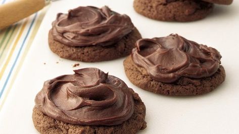 Get a double hit of chocolate with rich and chocolaty cookies topped with deep chocolate frosting. Chocolate Drop Cookies, Drop Cookie Recipes, Drop Cookies, Cookies Recipes, Chocolate Frosting, Chocolate Baking, Betty Crocker, Favorite Cookies, Cookies Recipes Chocolate Chip