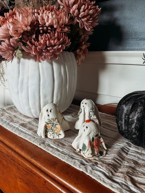 DIY Floral Clay Ghosts – Easy & Affordable Halloween Craft Clay Floral Ghosts, Floral Clay Ghost, Ceramic Ghost Diy, How To Make A Ghost Out Of Clay, Air Dry Clay Ghosts Tutorial, Air Clay Halloween Ideas, Air Dry Ghost, Clay Ghosts Diy Tutorial, Air Dry Clay Mini Ghosts