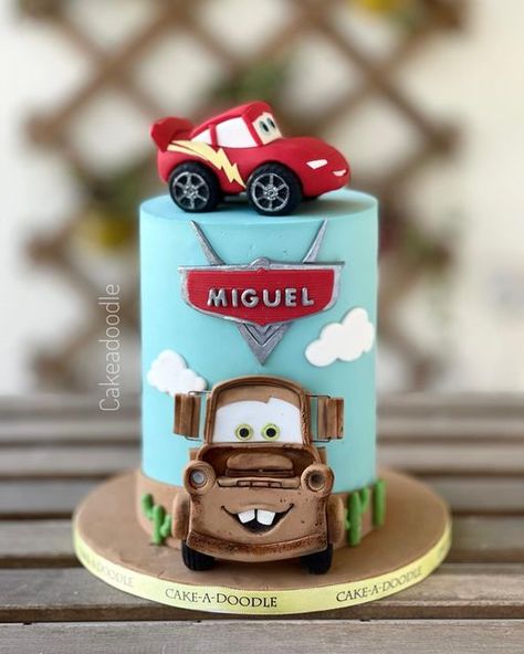 Mcqueen And Mater Cake, Cars Torte, Mater Cake, 2023 Cars, Mcqueen Cake, Bakery Cupcakes, Cars Birthday Party Decorations, Cars Birthday Cake, Cars Cake