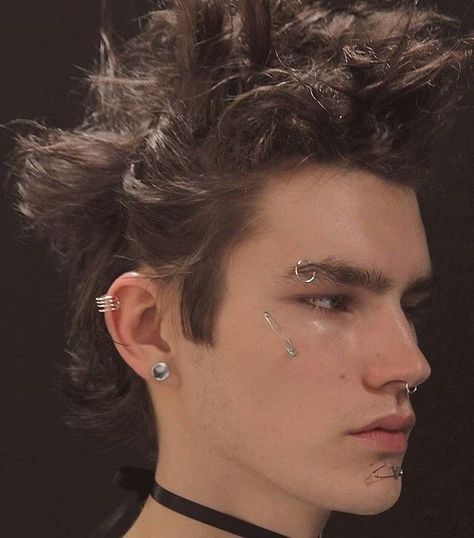 Face Piercings, Cool Piercings, Eyebrow Piercing, Estilo Punk, Foto Art, Easy Hairstyles For Long Hair, Piercing Tattoo, Body Mods, Piercing Jewelry