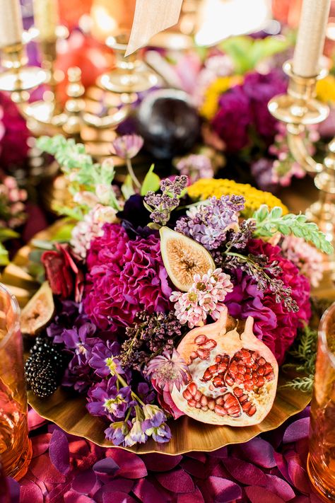 fruit centerpieces - photo by Ashley Errington Photography http://ruffledblog.com/colorful-persian-wedding-ideas Fruit Table Centerpieces, Persian Table Setting, Persian Party Decorations, Persian Wedding Cake, Fruit Centerpiece Ideas, Persian Event Decor, Iranian Wedding Table, Wedding Props Ideas, Persian Wedding Decoration