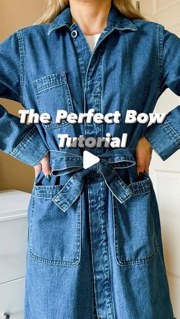 Natalia| Fashion Tips on Instagram: "How to tie the perfect bow. Works on coats, jackets, belts, blouses etc 1. Make a knot like you usually would 2. Pull the ends to the opposite sides 3. Adjust as needed, making the bow bigger/smaller, making ends shorter/longer . . . . . #belthack #bowtutorial #fashiontipsandtricks #stylehack #coatseason #fashiontips #beltfashion #fashiontutorial" Belt Bow Knot Tutorial, Tieing A Belt Knot, Bow Tying Tutorial Dress, Tie Jacket Belt, How To Tie A Coat Belt, How To Tie A Bow On A Dress, How To Tie A Belt, Belt Knots, Denim Bows