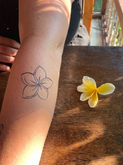 Frangapenni Tattoo, Frangipani Flower Tattoo, Frangipani Tattoo Small, Mini Tattoos Ideas, Plumeria Flower Tattoos, Practice Tattoos, Frangipani Tattoo, Jagua Gel, Pink Short Hair