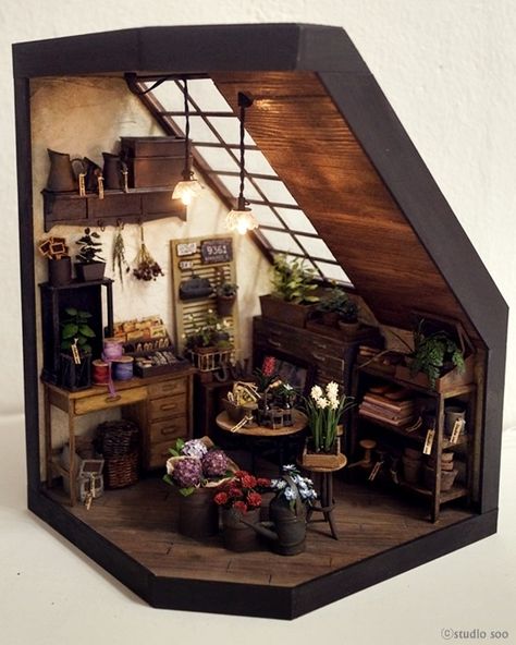 flowershopstudio1 Design House Stockholm, Casa Vintage, Design Blogs, Miniature Rooms, Attic Rooms, Miniature Diy, Miniature Houses, Miniature Crafts, Mini Things