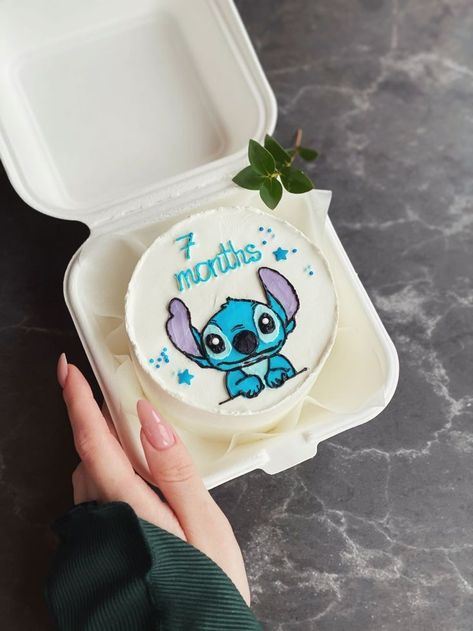 Stitch Cake Ideas Easy, Deserts Cupcakes, Small Birthday Cakes, Stitch Cake, Artist Cake, Mini Pastel, Happy Anniversary Cakes, Unicorn Birthday Cake, Pig Cake