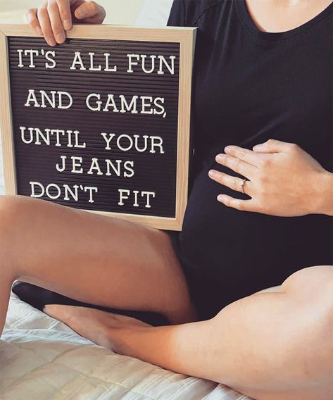 17 Letter Boards That Sum Up Your Pregnancy Letter Board Pregnancy Announcement, 5 Weeks Pregnant, Letterboard Ideas, Weekly Pregnancy, Bump Painting, Pregnancy Timeline, Pregnancy Announcement Ideas, Painting Funny, Baby Bump Pictures