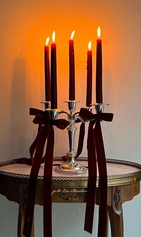 Burgundy Candles, Candle Aesthetics, Deco Nouvel An, Romanticize Your Life, تصميم الطاولة, Bow Aesthetic, Cozy Up Your Home, Cute Birthday Ideas, Fall Living Room Decor