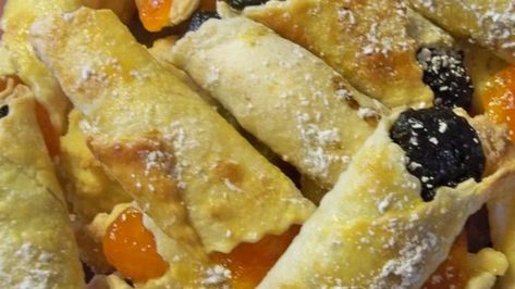 Kiffles Recipe, Traditional Holiday Desserts, Rugelach Recipe, Slovak Recipes, Hungarian Food, Date Recipes, Cream Cheese Eggs, Hungarian Recipes, European Food