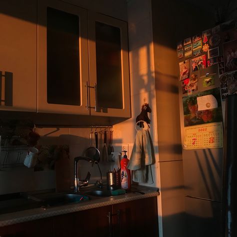 Golden Hour Aesthetic Room, 90s Apartment Aesthetic, Night Kitchen, 90s Home, Castle Aesthetic, Aesthetic Kitchen, Apartment Aesthetic, Dream House Rooms, Aesthetic Rooms