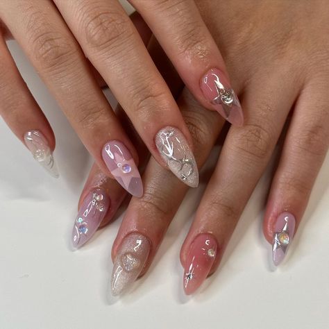 35 Cute Nail Art to Inspire You Prom Nail Designs Silver, Gel X Nail, Unghie Sfumate, Kutek Disney, Pretty Gel Nails, Soft Nails, Jelly Nails, Metallic Nails, Free Style