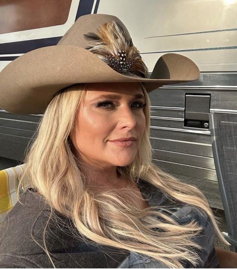 Blonde Scene Hair, Airstream Decor, Miranda Lambert Photos, Country Female Singers, Jessica Ricks, Catherine Bell, Bra Image, Western Girl, Feather Hat