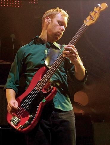 Nate Mendel - Foo Fighters Nate Mendel, Chris Shiflett, Pat Smear, Foo Fighters Nirvana, All About That Bass, Taylor Hawkins, Dave Grohl, Fender Bass, Bass Player