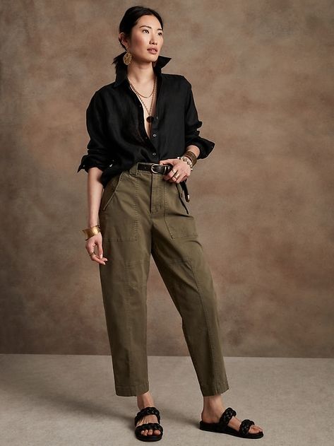 Saw this on Banana Republic: Shirt Outfit Women Casual, Outfit Women Casual, Linen Shirt Outfit, Black Linen Shirt, Looks Adidas, Masculine Fashion, Outfit Women, 가을 패션, Mode Style