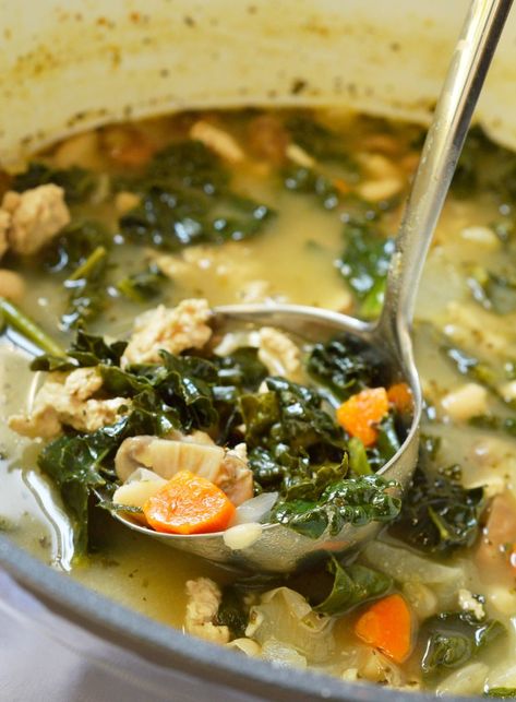 Meal planning just got easier with this Vegetable Turkey Soup dinner recipe. Lean turkey, fresh kale, carrots, mushrooms and white beans make this hearty meal nutritious and tasty! Soup Recipes Kale, Vegetable Turkey, Recipes Kale, Cheap Clean Eating, Mince Recipes, Turkey Soup, Best Soup Recipes, Kale Recipes, Hearty Meal