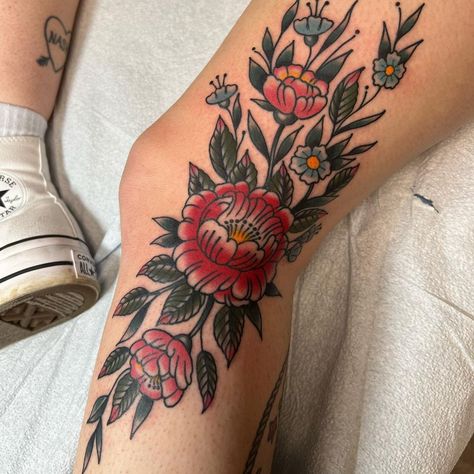 Traditional Bee And Flower Tattoo, Trad Leg Tattoos Women, Traditional Half Sleeve Women, American Traditional Inner Bicep Tattoo, American Traditional Leg Sleeve Woman, Feminine Filler Tattoo Ideas, Floral Thigh Tattoos Color, American Traditional Tattoo Leg Sleeve, American Traditional Leg Tattoos Women