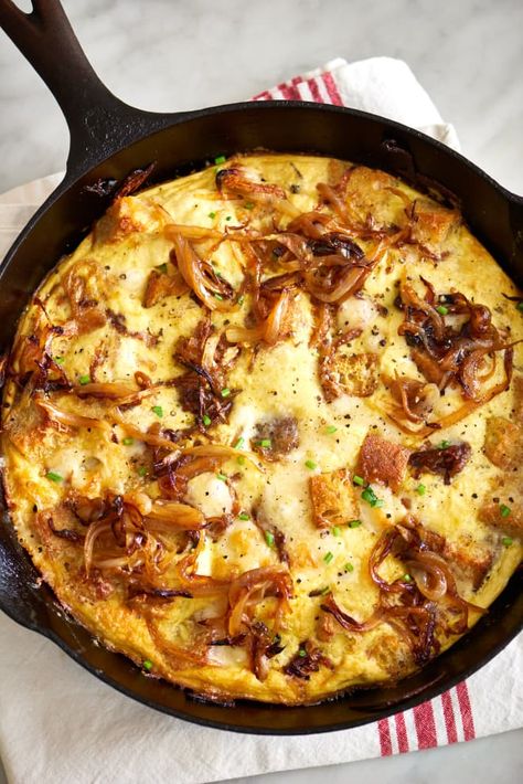 The First 5 Things to Cook in Your Cast Iron Pan | Kitchn Onion Frittata, Easy Egg Recipes, Iron Skillet Recipes, Chile Relleno, Cast Iron Skillet Recipes, Cast Iron Recipes, Frittata Recipes, Cast Iron Cooking, French Onion Soup