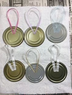 tin can lid ornaments, Glue on ribbon yarn hanger Can Lid Ornaments, Lid Ornaments, Tin Can Art, Aluminum Can Crafts, Easy Christmas Ornaments, Weekend Crafts, Canning Lids, Can Lids, Tin Can Crafts