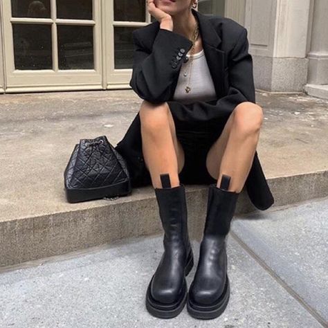 Mid Calf Boots Outfit, Calf Boots Outfit, Chelsea Boots Outfit, Black Boots Outfit, Boots Outfit Ankle, Chunky Ankle Boots, Short Ankle Boots, Boots Chunky, Girl Boss Style