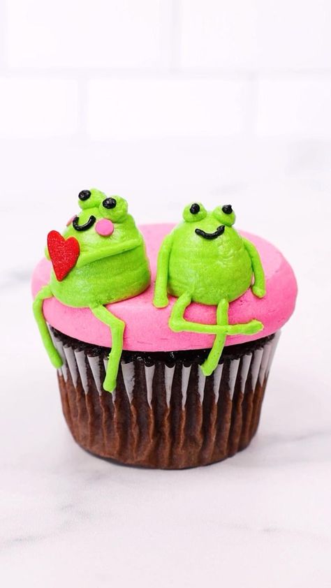 Frog Cupcakes, Funny Cupcakes, Summer Cupcakes, Fun Cupcake Recipes, Cupcake Decorating Tips, Kid Cupcakes, Cupcake Decoration, Cupcake Cake Designs, Creative Cupcakes