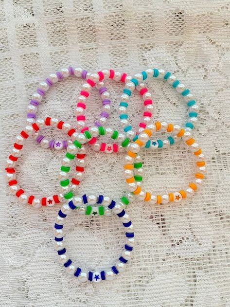 Star Clay Bead Bracelet, Preppy Pearl Bracelet, Clay Bead Designs Preppy, Bracelets Of Beads, Cute Bracelet Ideas Clay, Preppy Beaded Bracelet, Cute Bracelet Ideas Bead, Preppy Bracelets Ideas, Friendship Bracelets Clay Beads