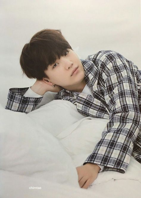 Suga aka Min Yoongi in the bed cute handsome face BTS Summer Package 2017 Source: Twitter @chimtae_D << shit... this is better than any stage pic. Bts Summer Package, Jin Photo, Bts Cute, Min Yoongi Bts, Palawan, 2017 Summer, Min Suga, Bts Yoongi, Daegu