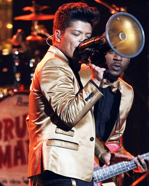 Bruno Mars Runaway Baby, Silk Sonic, Magic Man, Bruno Mars, Rihanna, Mars, Sonic, Silk, Twitter