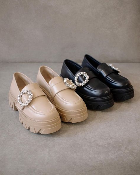 ALOHAS | On-demand Fashion (@alohas) • Instagram photos and videos Loafer Platform, Glam Shoes, Beige Loafers, Chunky Loafer, Moccasins Style, Leather Loafer Shoes, Sustainable Leather, Style 2023, Loafers Style