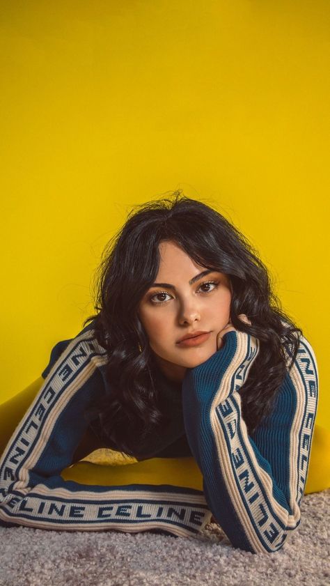 Yellow Aesthetic Wallpaper, Riverdale Veronica, Riverdale Poster, Camilla Mendes, Pansy Parkinson, Cami Mendes, Camila Mendes, Veronica Lodge, Cute Love Pictures