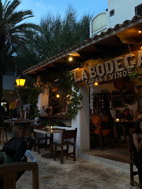 #mallorca #restaurant #love Mallorca Nightlife, Mallorca Photo Ideas, Mallorca Restaurant, Vintage Lover, Featured Art, Travel Dreams, Night Life, Me Too Shoes, Timeless Design