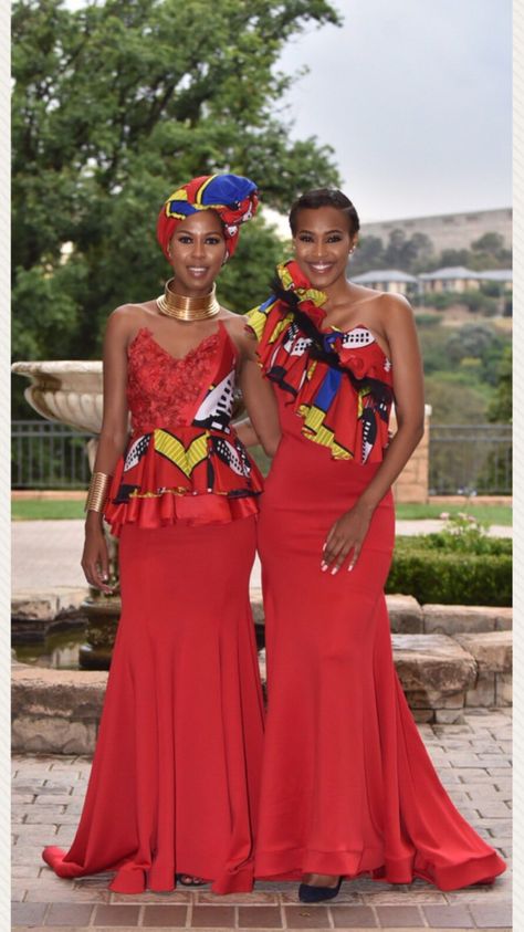 Modern Swati Traditional Wedding Dresses, Swati Wedding Dresses, Swati Traditional Attire, Swazi Traditional Attire, Md Dresses, Engagement Looks, South African Traditional Dresses, African Traditional Wedding Dress, Afro Fashion