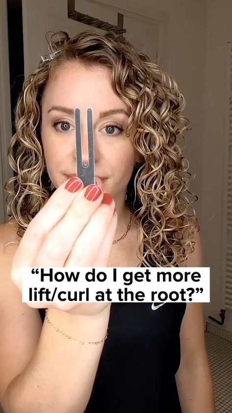 Root Clipping, Squish To Condish, Curl Clumps, Curly Hair Techniques, Curly Hair Advice, Curly Hair Dos, Root Volume, Perfect Curly Hair, Grey Hair Care