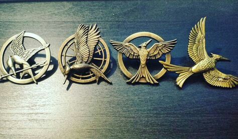 Hunger Games Mockingjay Pin, Mockingjay Pin, Hunger Games Wallpaper, Insurgent Quotes, Hunter Games, Hunger Games Fandom, Hunger Games Mockingjay, Hunger Games Series, Image Film