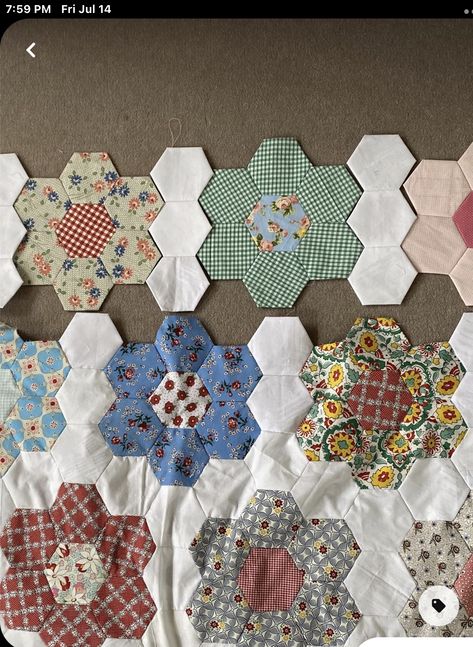 1 Inch Hexagon Quilt, Hexagon Quilt Tutorial, Hexie Quilts Patterns, Gardening Tips And Tricks, Grandmothers Flower Garden Quilt, Hexie Quilts, Hexagon Quilt Pattern, Grandmother Quilt, Flower Quilt Patterns