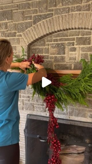 𝐇𝐨𝐬𝐤𝐢𝐧𝐬 𝐢𝐧 𝐭𝐡𝐞 𝐅𝐥𝐚𝐭 on Instagram: "From Fall to Christmas, let us help you break the mold of cookie cutter Holiday decorations and create a look that’s 100% you! (It’s like having in-home designers without the charge 😉👏🎄)  ✨Stop in and shop for friendly hands on help and FREE custom designs or shop some of our favorite options online!✨  #hoskinsintheflat #Christmas #fall #chrismasdecor #falldecor #custom #garland #holiday #clintontn #historicdowntownclinton #shopsmall #knoxville #knoxvilletn #artificalflower #fauxflorals #flowers #wreath" Christmas Wreath Above Fireplace, Decorating Fireplace For Christmas, Christmas Decor Ideas For Living Room Fireplaces, How To Decorate A Mantle For Christmas, Christmas Mantels Ideas, Mantel Decorating Ideas Christmas, Simple Christmas Mantle, Mantel Decorating Ideas For Christmas, Christmas Mantles Ideas Fireplaces