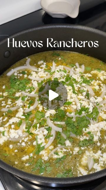 Huevos Rancheros Green Sauce, Huevos Rancheros Recipe Easy, Ideas Comidas Saludables, Mexican Brunch Ideas, Comida Mexicana Ideas, Mexican Breakfast Ideas, Eggs With Salsa, Comidas Mexicanas Ideas, Desayunos Keto