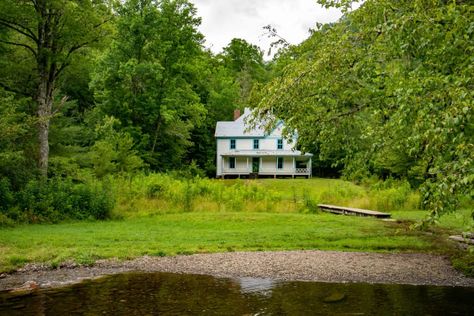 How to Explore Cataloochee Valley in a Day - Visit NC Smokies Cataloochee Valley, Nc Travel, Lake Junaluska, Maggie Valley, Rv Parks And Campgrounds, Western Nc, Nc Mountains, Picnic Spot, Great Smoky Mountains National Park