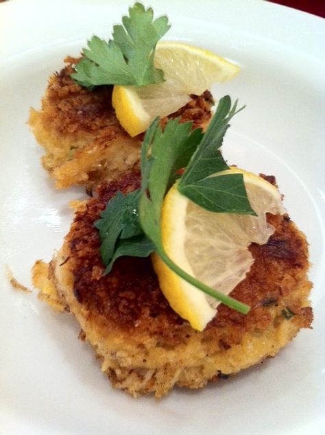 Dungeness Crab Cakes Recipe, Chicken Stuffed With Cheese, Dungeness Crab Recipes, Dungeness Crab Cakes, Crumbed Chicken, Horderves Appetizers, Fennel Slaw, Crab Cake Recipes, Seattle Style