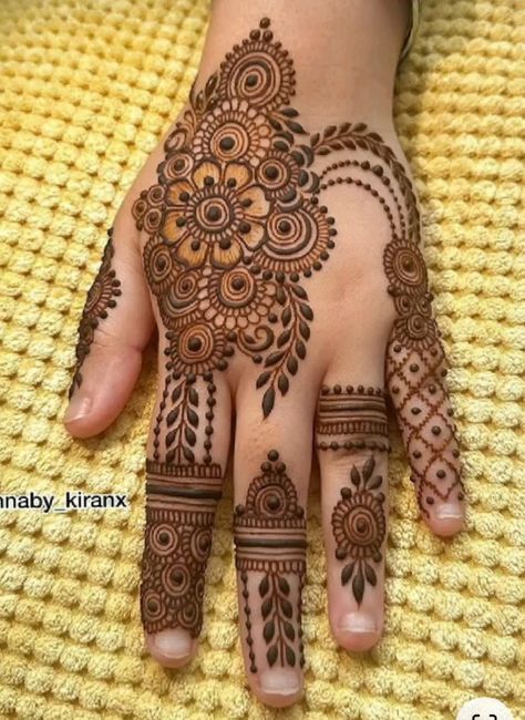 Short Design Mehndi, Back Mehndi Designs, Back Mehndi Design, Easy Mehndi Designs, Short Mehndi Design, Henna Tattoo Designs Hand, Easy Mehndi, Simple Henna Tattoo, Mehndi Designs For Kids