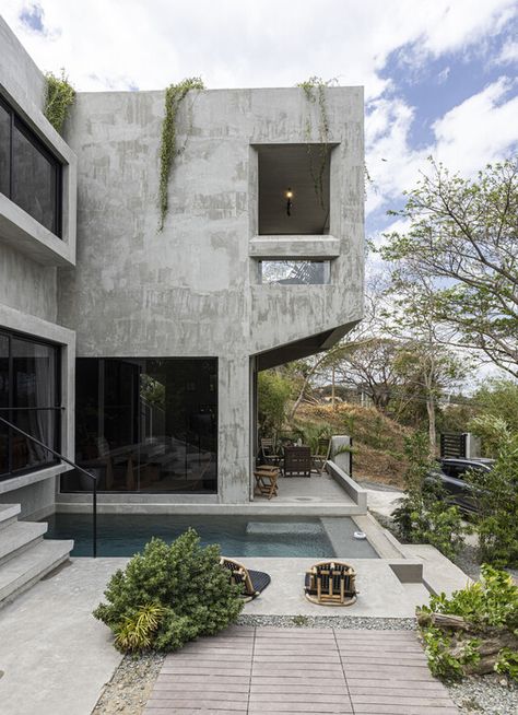 Tropical Brutalism, Eco Friendly House Design, Eco Brutalism, Modern Miami, Lush Landscape, Brutalism Architecture, Concrete Architecture, Mix Use Building, Public Architecture