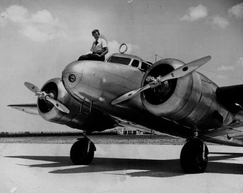 Amelia Earhart atop her Lockheed Electra, 1937. Lockheed Electra, Coast Guard Stations, Air Race, Air Planes, Amelia Earhart, Air And Space Museum, Old Farm Houses, Vintage Aircraft, American Spirit