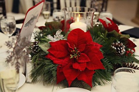 60 Inspiring Winter and Christmas Theme Wedding Centerpieces Christmas Wedding Centerpieces, Christmas Wedding Themes, Reception Table Centerpieces, Christmas Wedding Decorations, Winter Wedding Decorations, Christmas Centerpiece, Wedding Winter, Navidad Diy, Holiday Candles