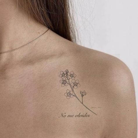 #fineline #finelinetattoo #finelinetattoos #tattoofineline #diseńo #flor #nomeolvides #flashtattoo #tattooart #tattooarist #tattoolife #tattoodesign #tattooink Fine Line Tattoos, Tattoos